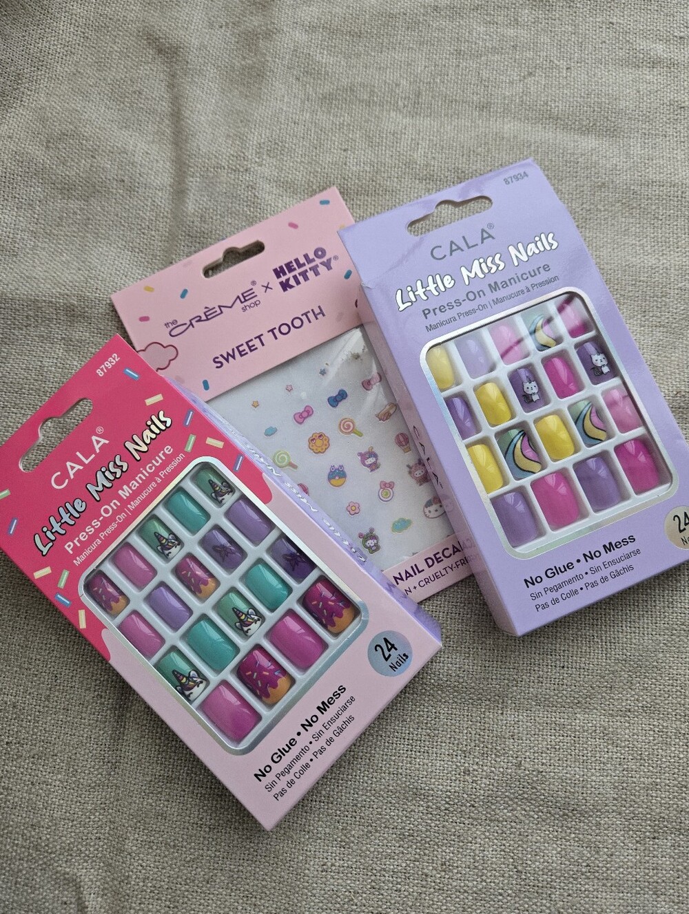 CALA Little Miss Nails Press-On Manicure Set And HELLO KITTY Nail Sticker